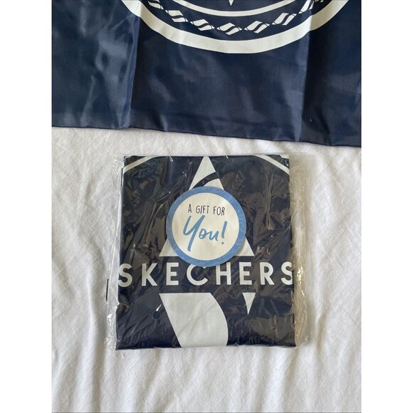 Skechers Navy Blue Adjustable Strap Drawstring Bag With Logo Design - Picture 2 of 5